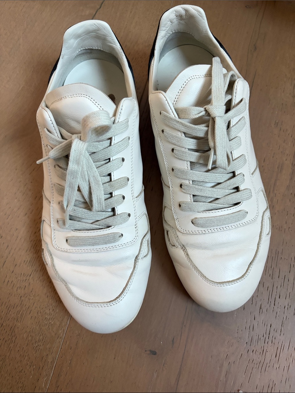 Minimal off White Leather Low-Top Sneakers